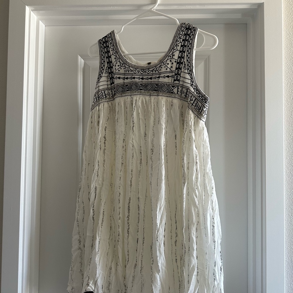 White and Black Sleeveless Dress